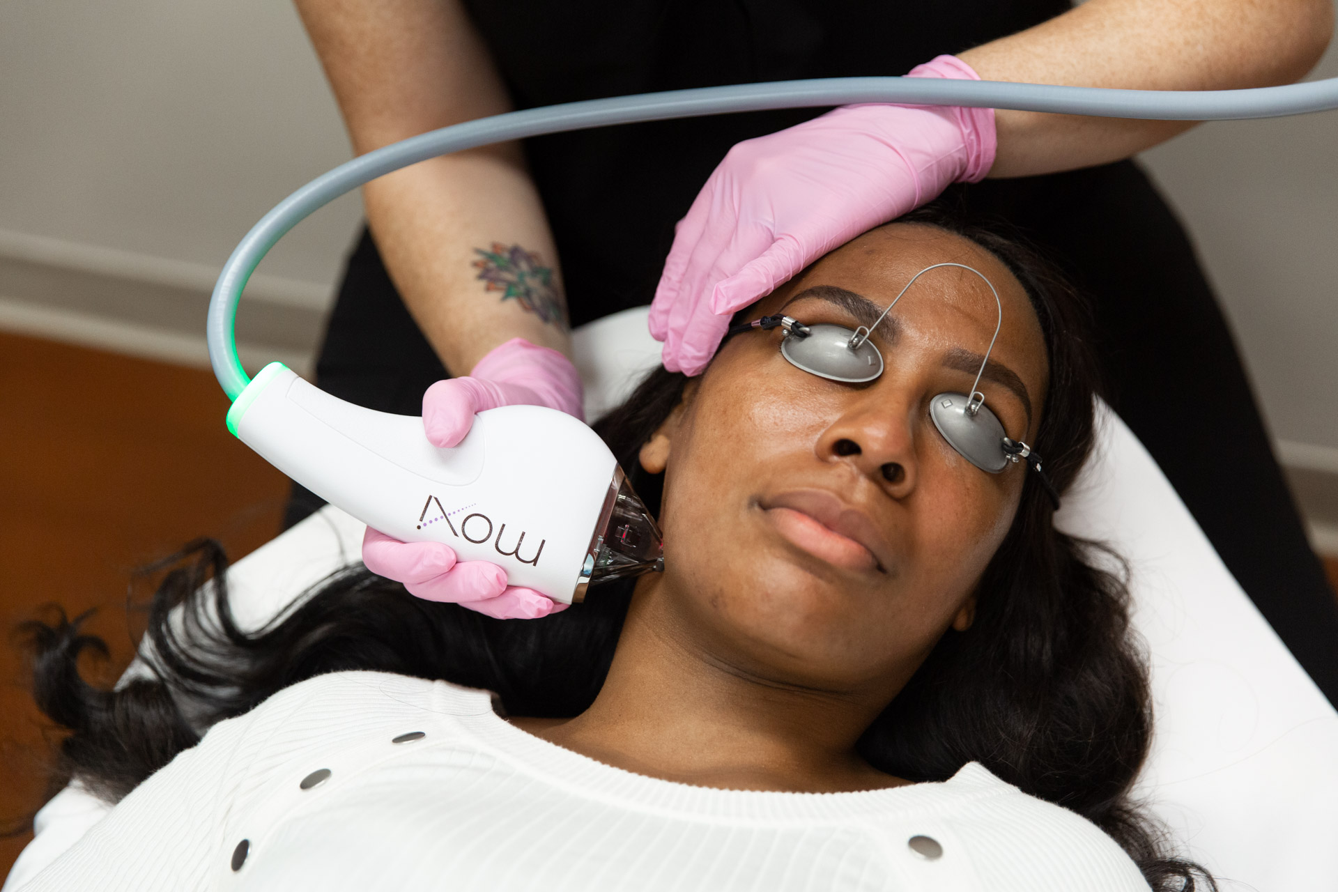 It’s laser season! Shed away sun damage with the help of a professional